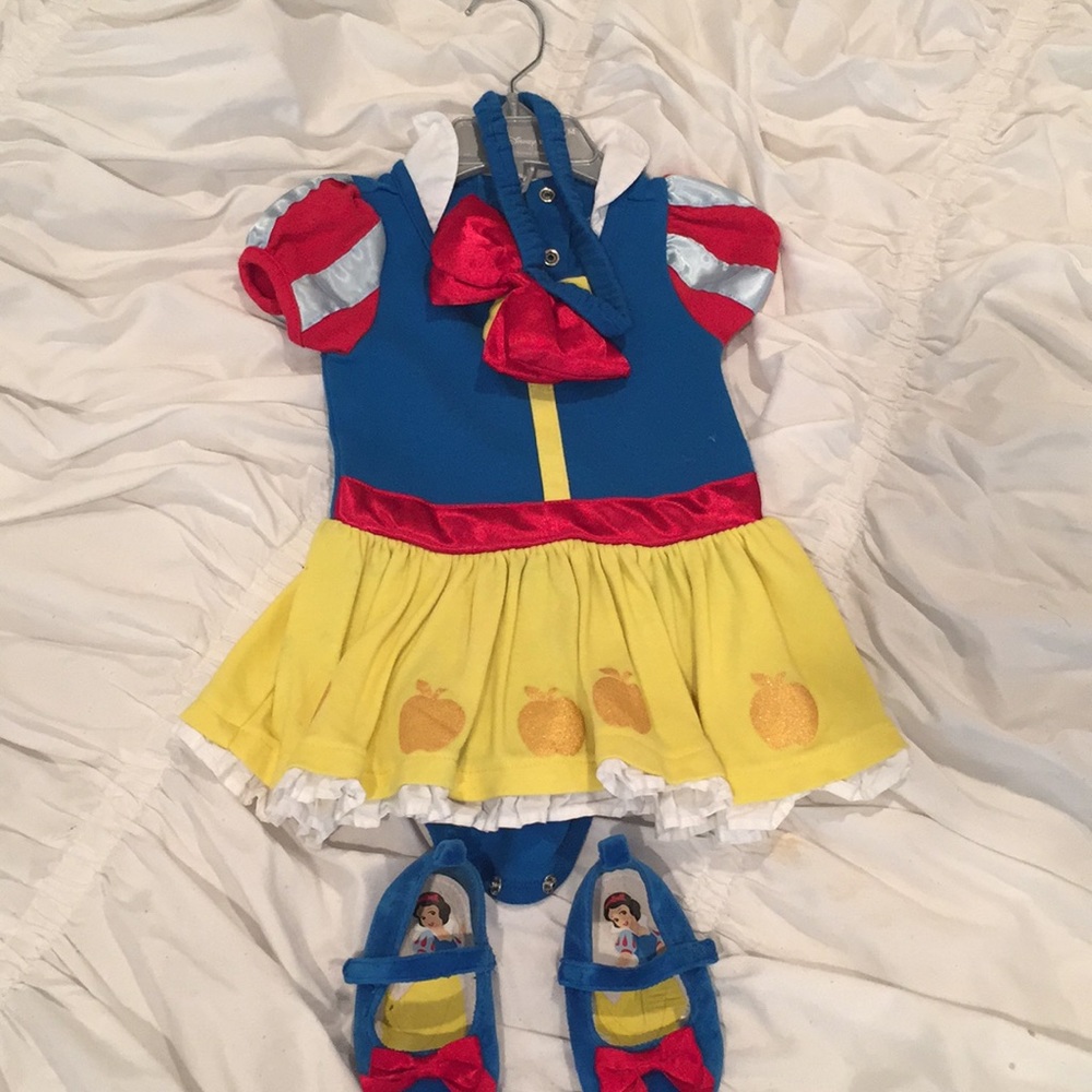 Snow White baby girl outfit